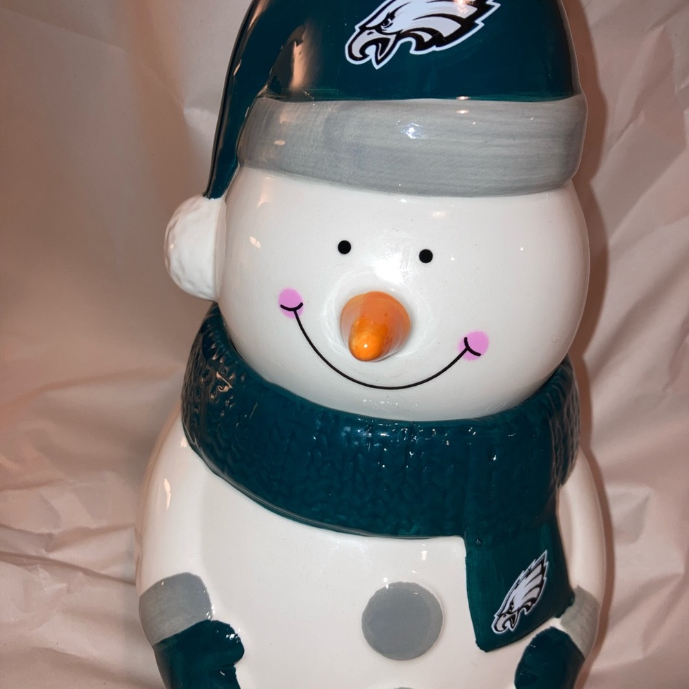 Philadelphia Eagles Snowman Cookie Jar. NFL. NWT